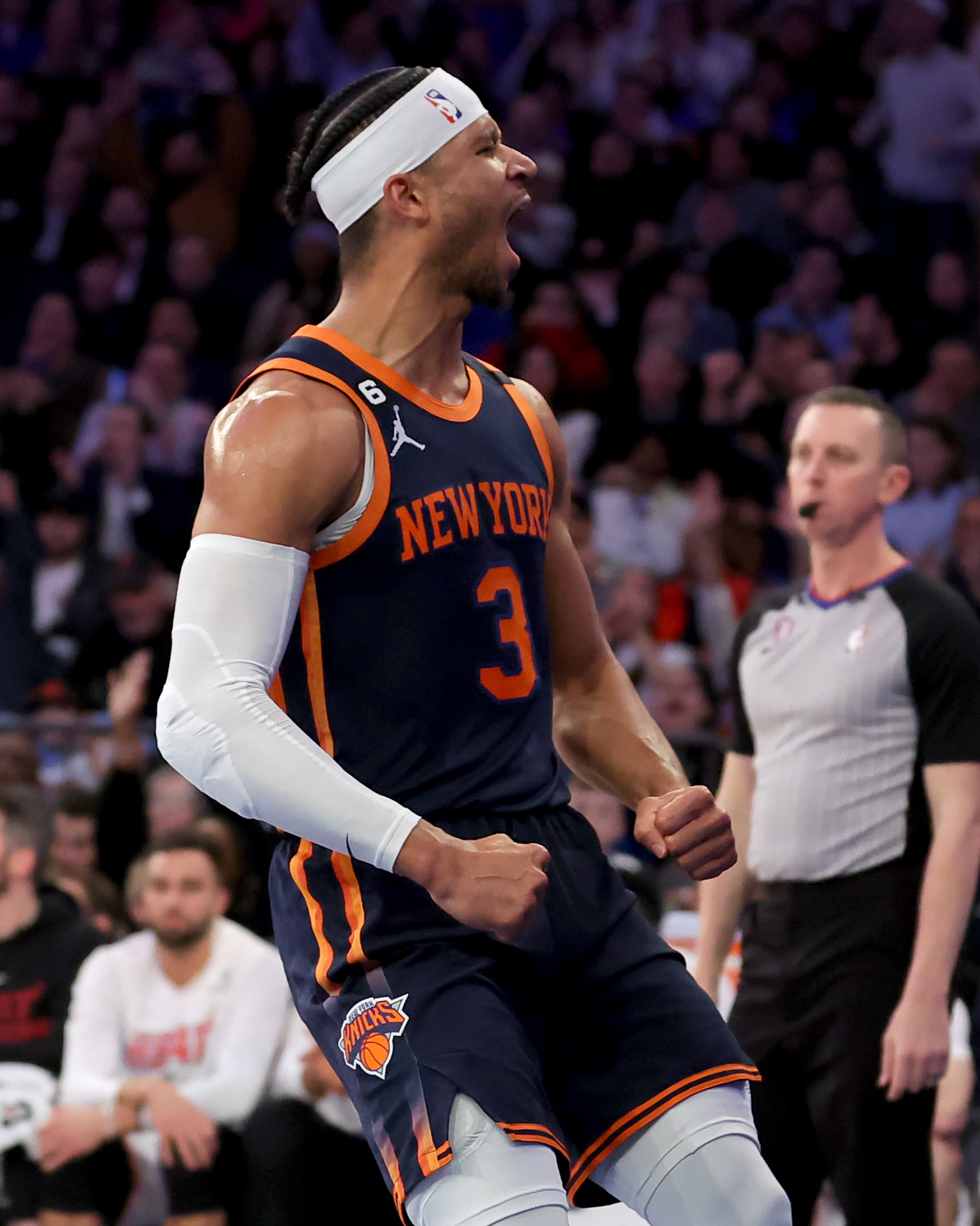 新疆队横扫尼克斯,周琦高光表现 新疆队横扫尼克斯,周琦高光表现