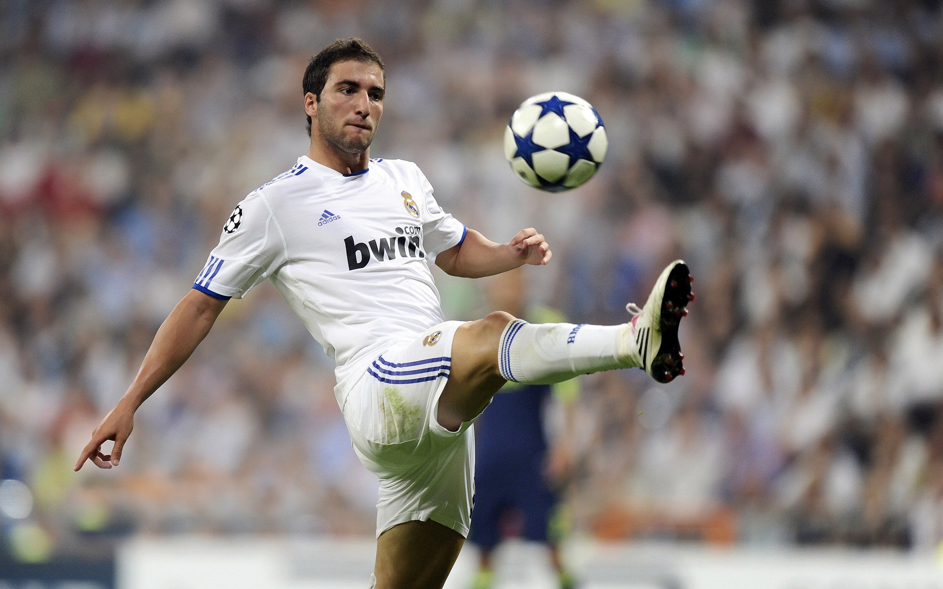 战术铁幕，尼克斯的体系压制与爱德华兹的致命一击