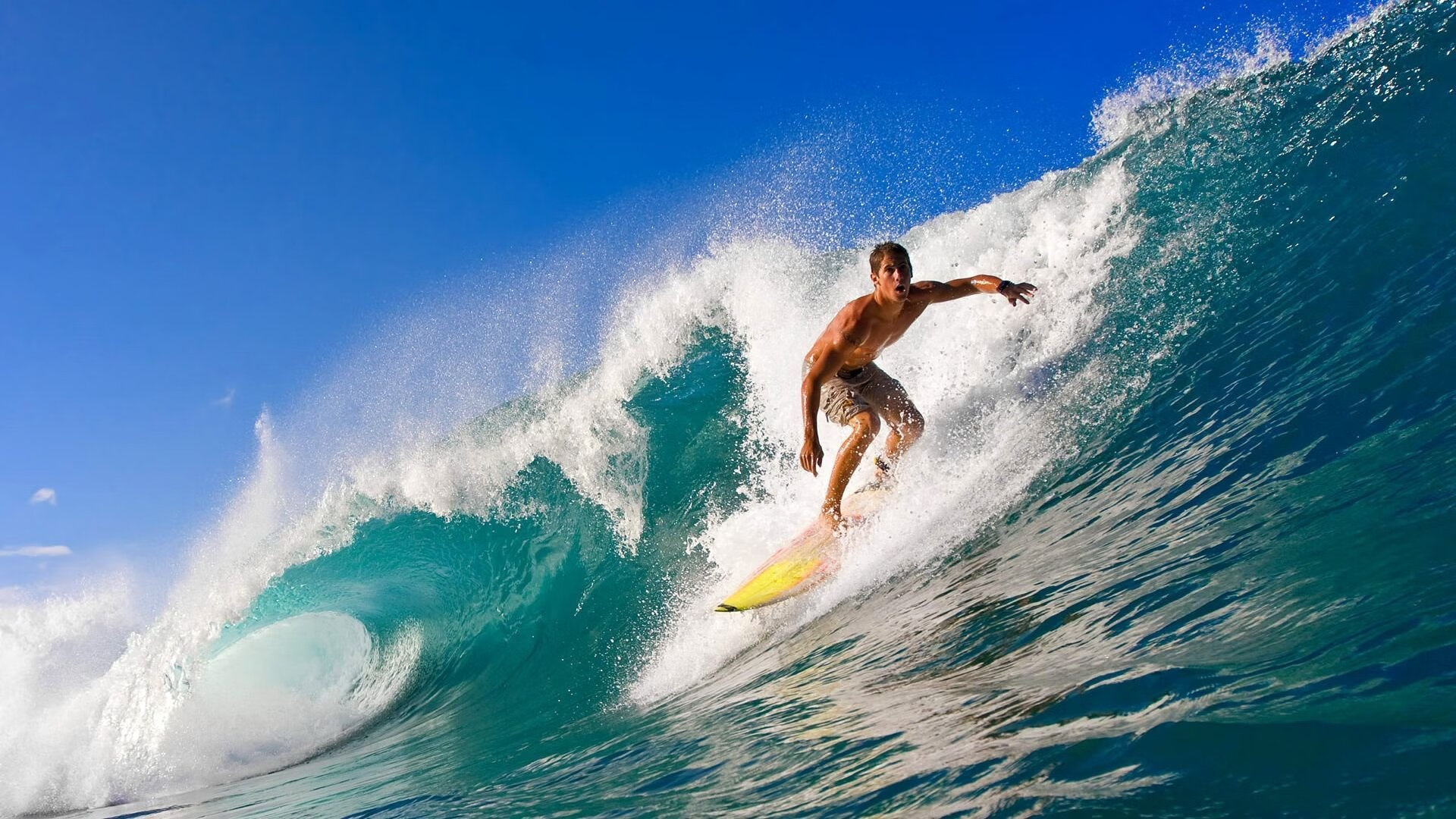 暗夜极速，拉文的冠军级表演如何点燃F1街道赛的狂想曲