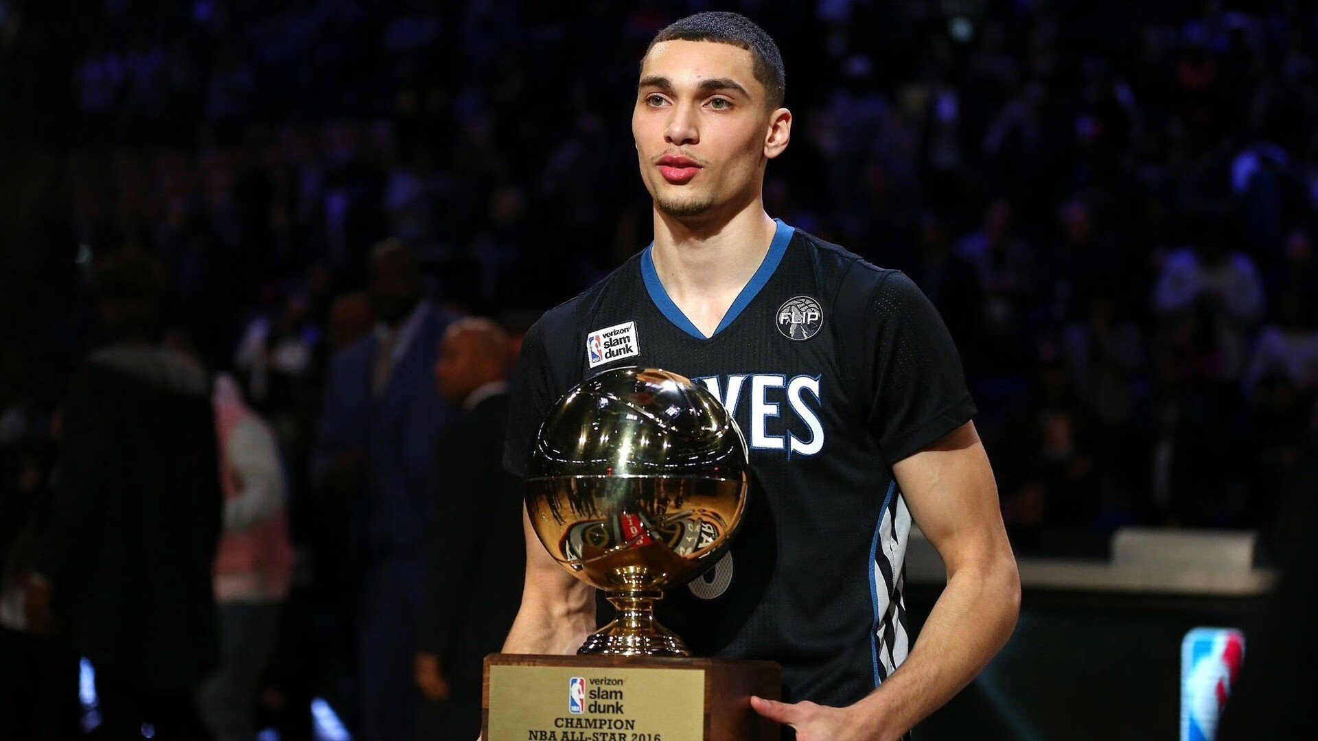 当北欧神话驶入F1赛道，芬兰粉碎爱尔兰之夜，本泽马意外接管揭幕战