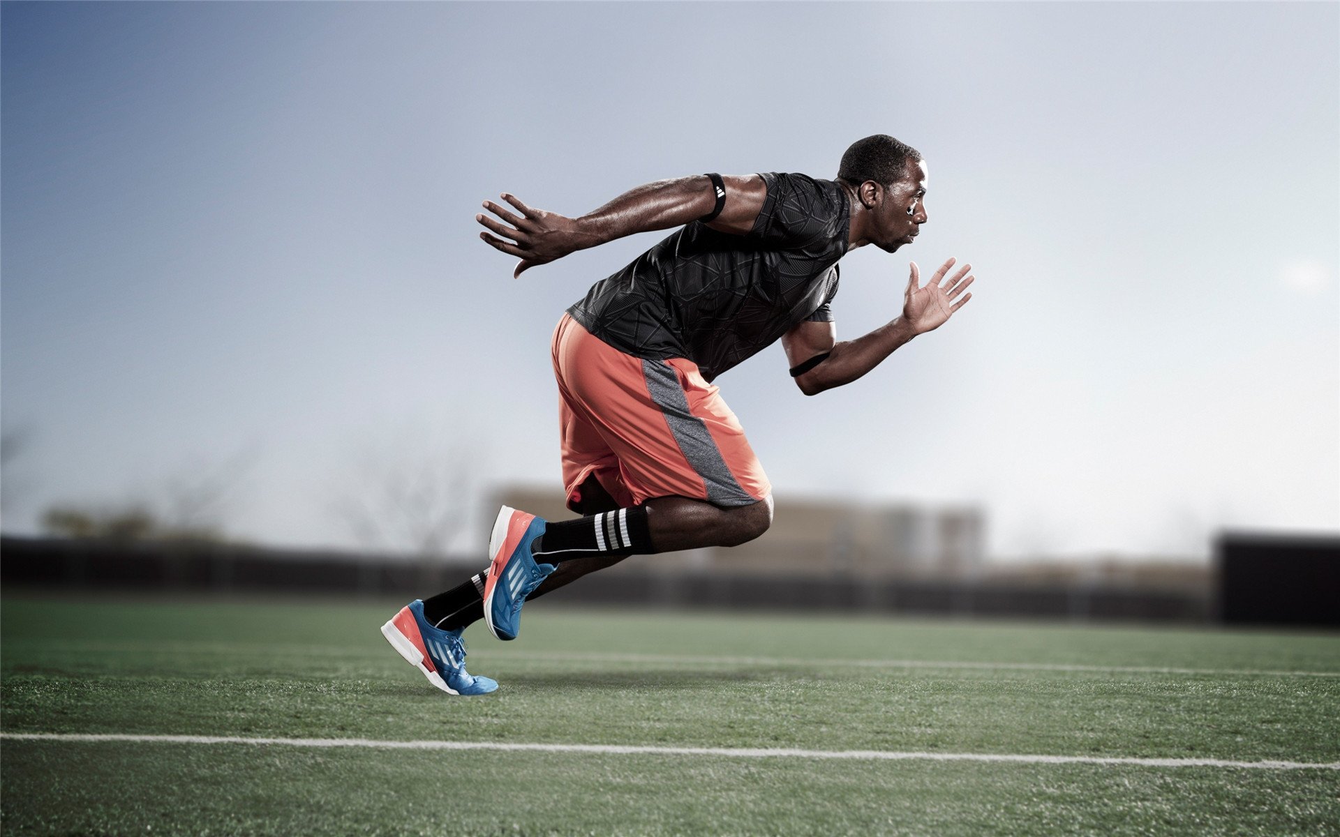 新王登基，皮亚斯特里关键超车，阿斯顿马丁历史性翻盘法拉利